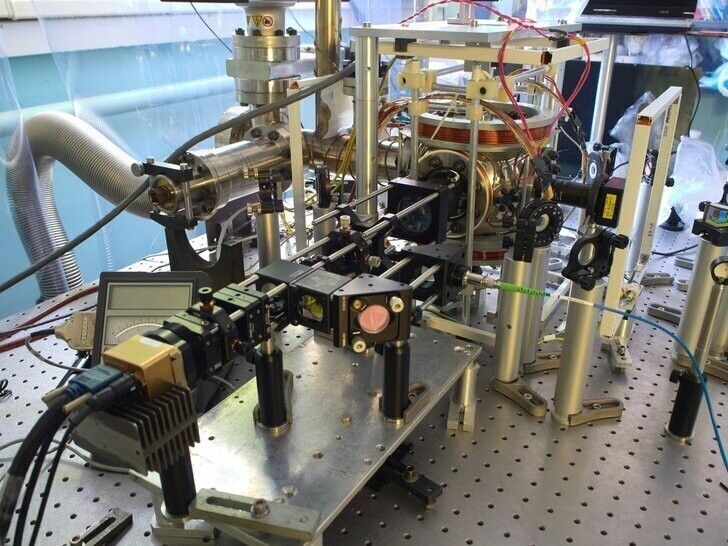 Российские ученые захватили одиночный атом рубидия в оптическую ловушку на длительное время