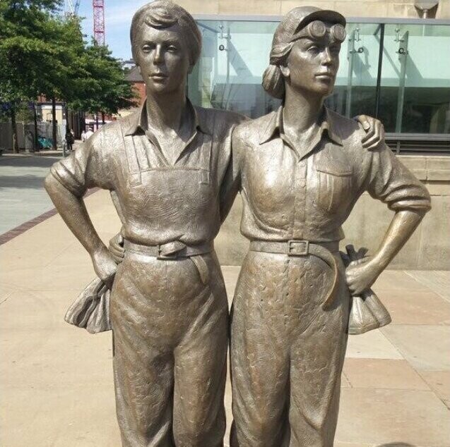 11. "Женщины из стали" - скульптура, посвященная женщинам Шеффилда, работавшим в сталелитейной промышленности города во время Первой и Второй мировых войн