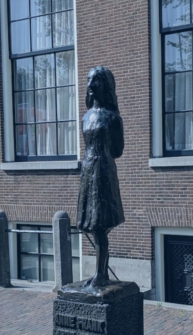 13. Памятник Анне Франк. Дом-музей Анны Франк в Амстердаме