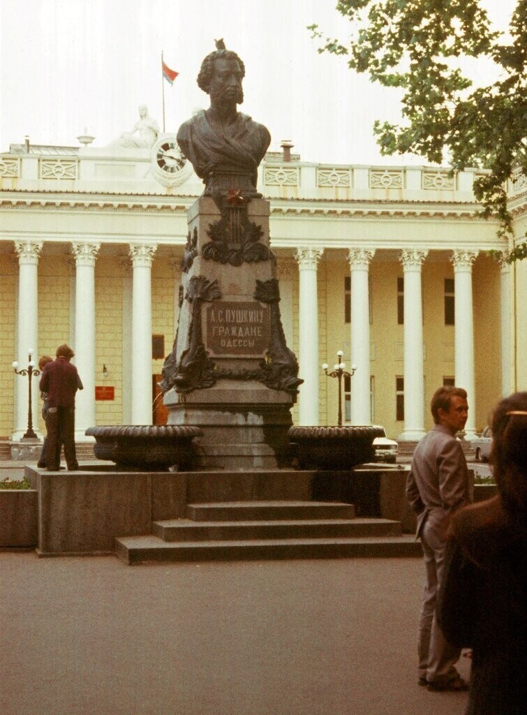 Одесса, статуя Пушкина, 5-26-1977