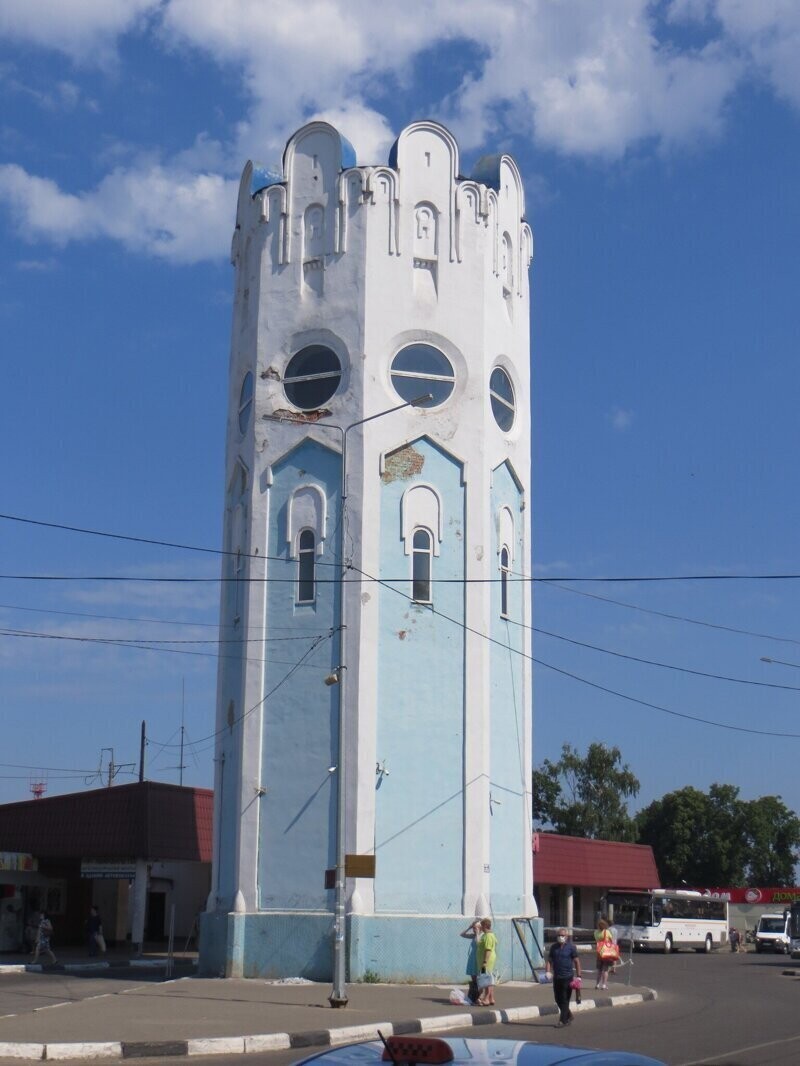 Пушкино, железнодорожная водонапорная башня - один из городских символов.