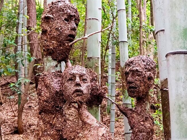Японский скульптор создал жутковатый, но красивый Лес Отчаяния