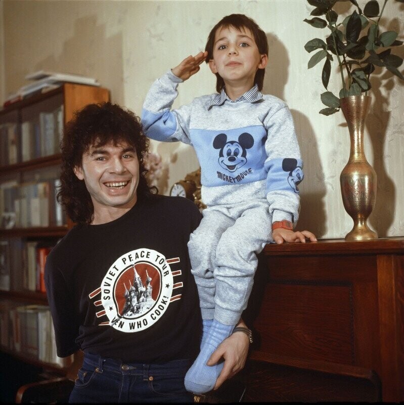 Олег Газманов с сыном Родионом, 1989 г.