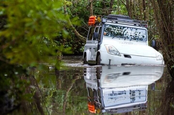 Land Rover Defender и NIssan 350Z