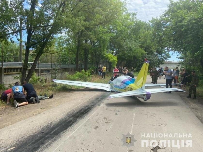 В Cети появилось видео крушения легкомоторного самолета в Одессе