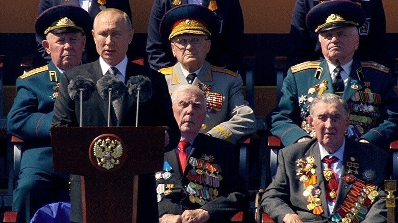 Владимир Путин призвал помнить, что именно на советский народ легла основная тяжесть борьбы с нацизм