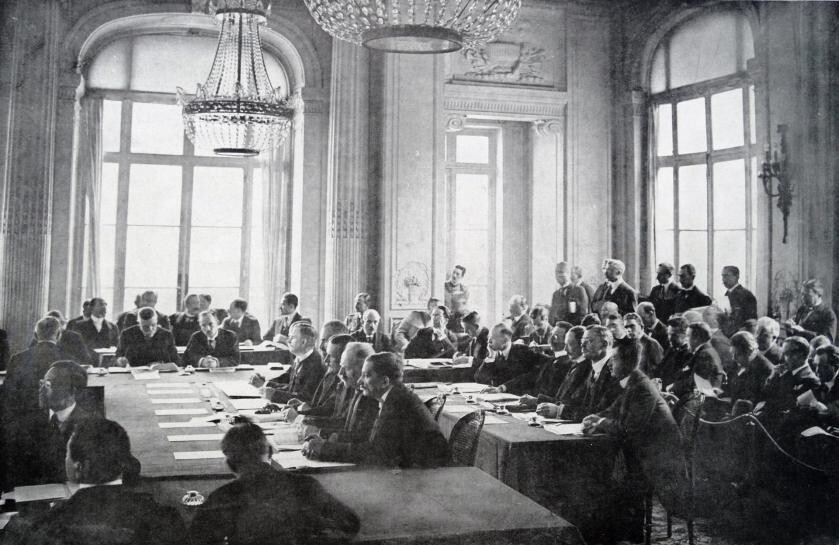 Мир для войны: в связи с чем Версальский мирный договор стал причиной Второй мировой войны?