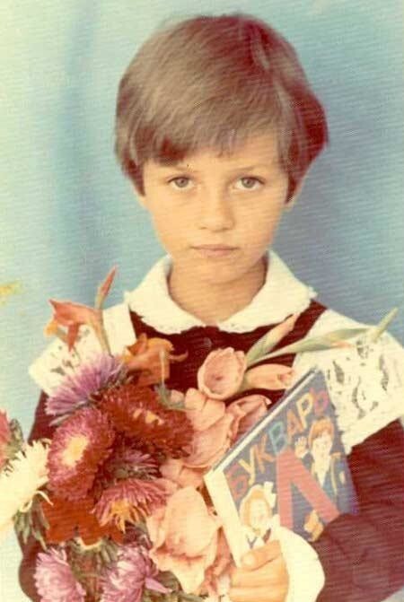 Виктория Анатольевна Боня (фамилия настоящая, национальная - она молдаванка) Родилась 27 ноября 1979 года в Краснокаменске (Читинская область).