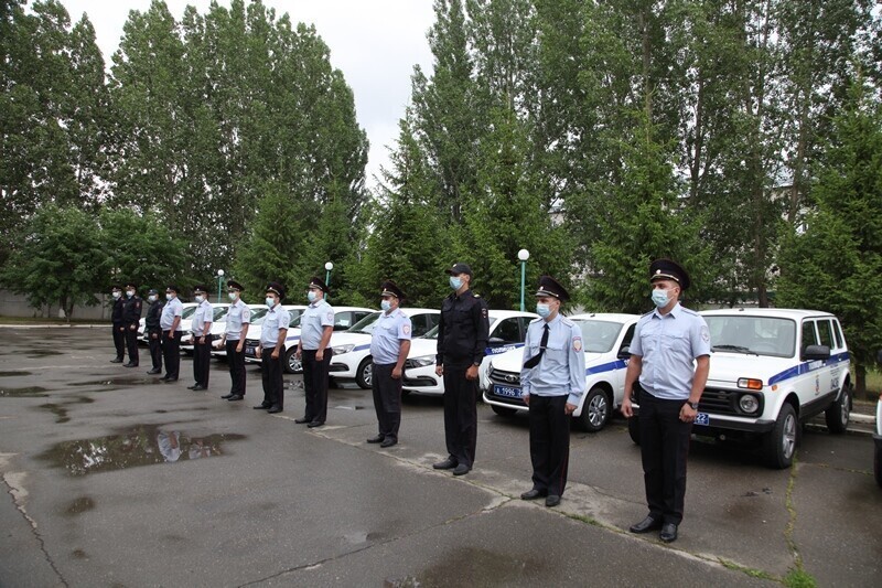 Полицейским вручили новые служебные автомобили в Барнауле
