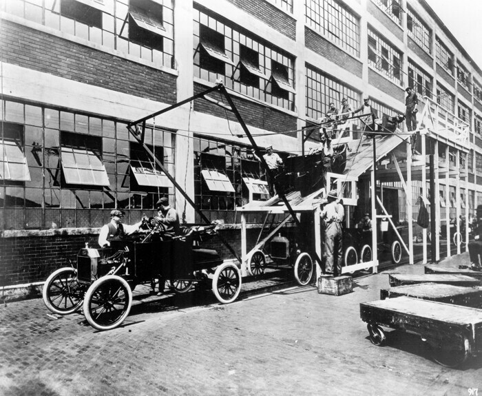 Временная установка корпусов Ford Model T для перевозки, 1913