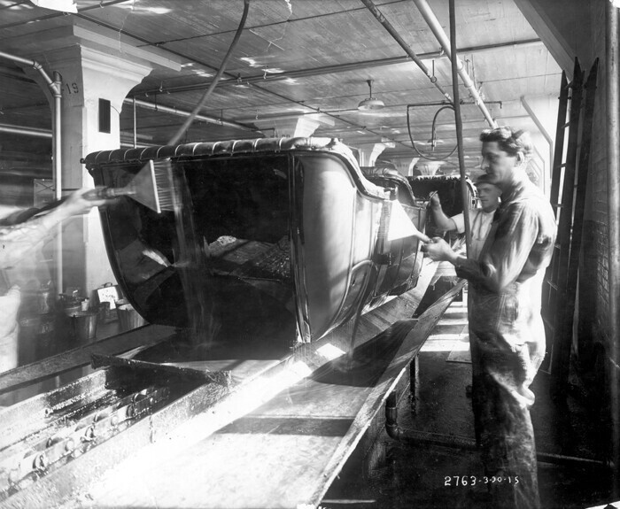 Финальная покраска автомобилей на заводе в Хайленд-Парке, 1914