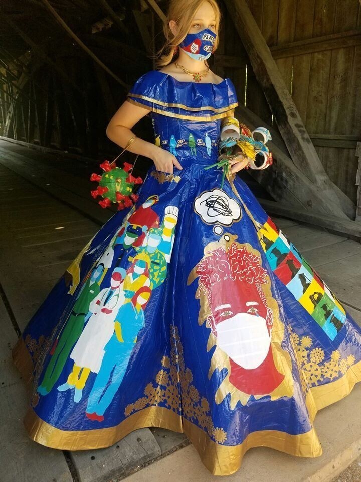 Девушка своими руками изготовила платье из клейкой ленты и посвятила его борьбе с ковидом