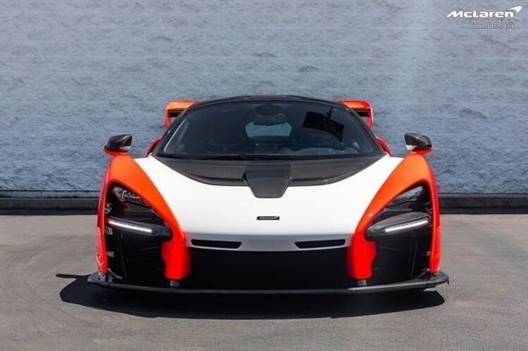 Mclaren Senna 2019 года в классической ливрее болидов времен Айртона