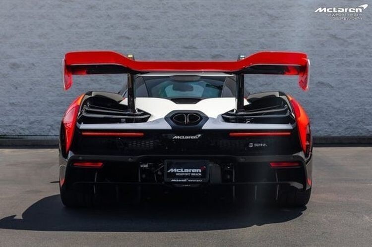 Mclaren Senna 2019 года в классической ливрее болидов времен Айртона