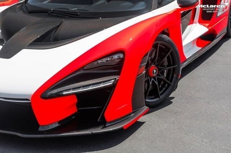 Mclaren Senna 2019 года в классической ливрее болидов времен Айртона