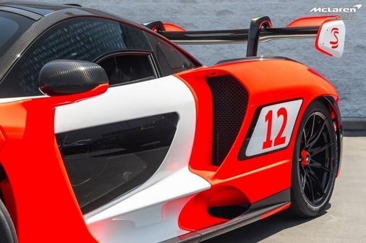 Mclaren Senna 2019 года в классической ливрее болидов времен Айртона