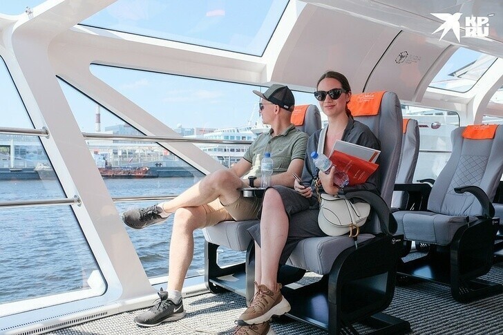 В Петербурге спустили на воду первый в России электрический пассажирский катамаран