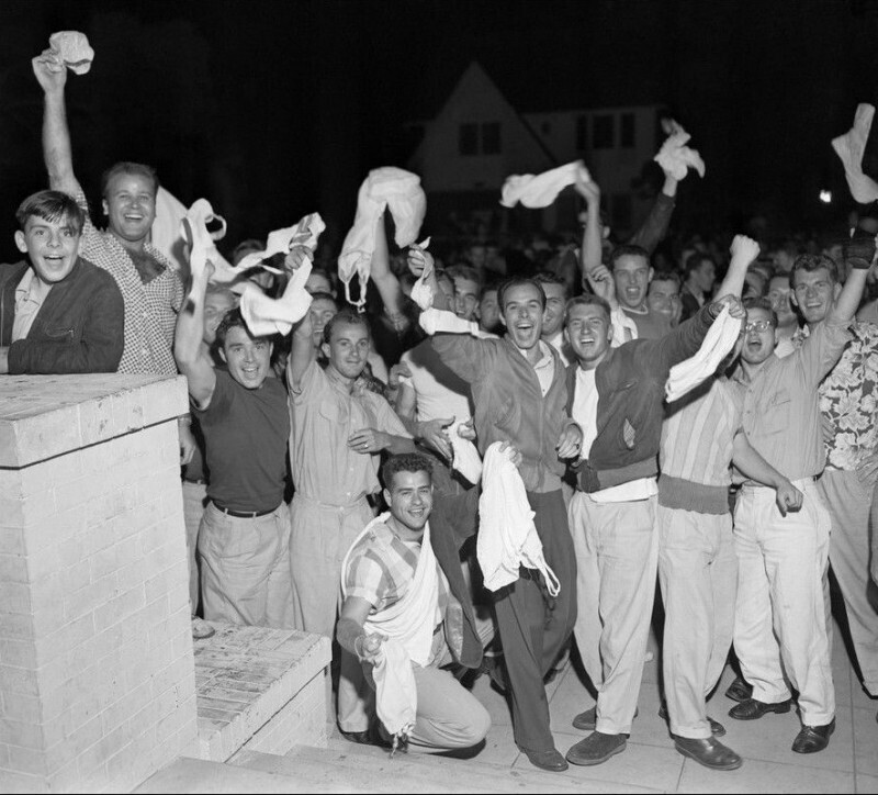 Студенты USC с нижним бельем сокурсниц, 1952 год, США