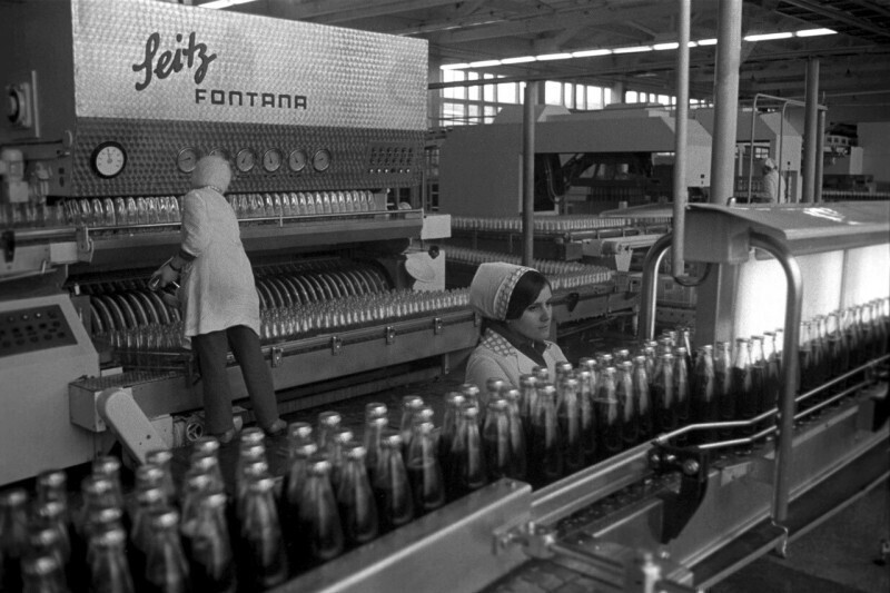 Конвейер завода "Пепси-кола" в Новороссийске, 1975 год