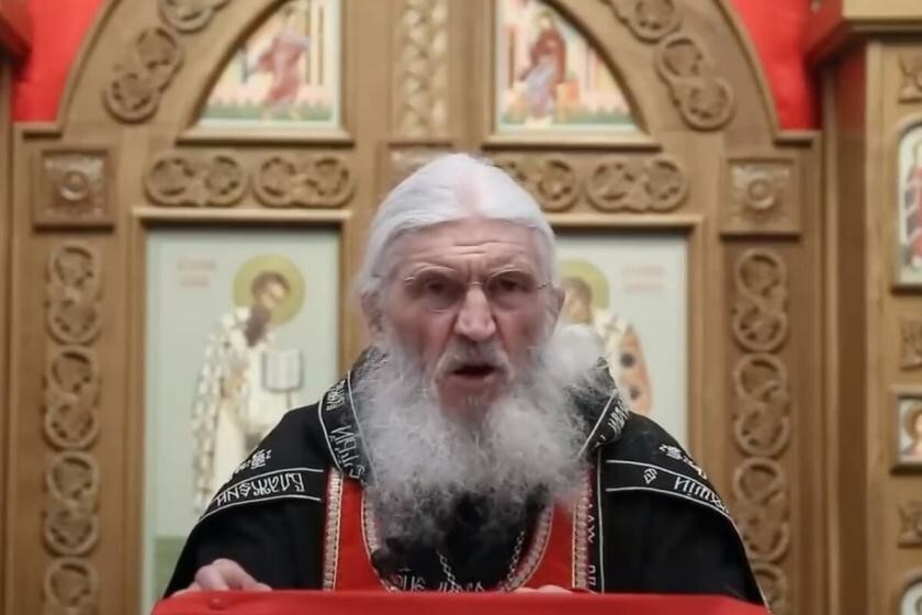 Бывший духовник Поклонской захватил женский монастырь и выставил охрану из казаков