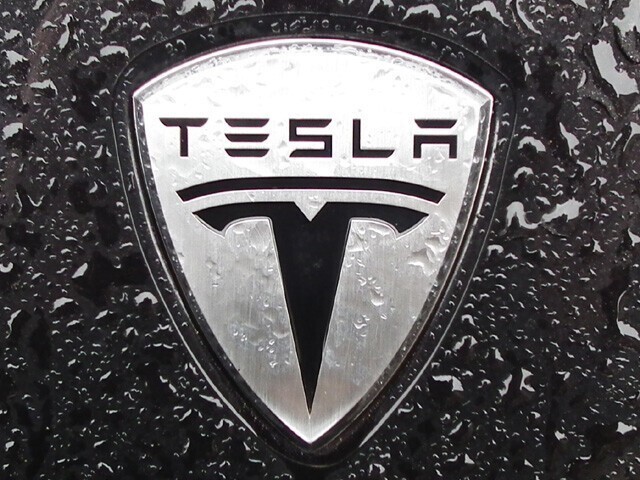 Tesla стала самым дорогим автопроизводителем планеты