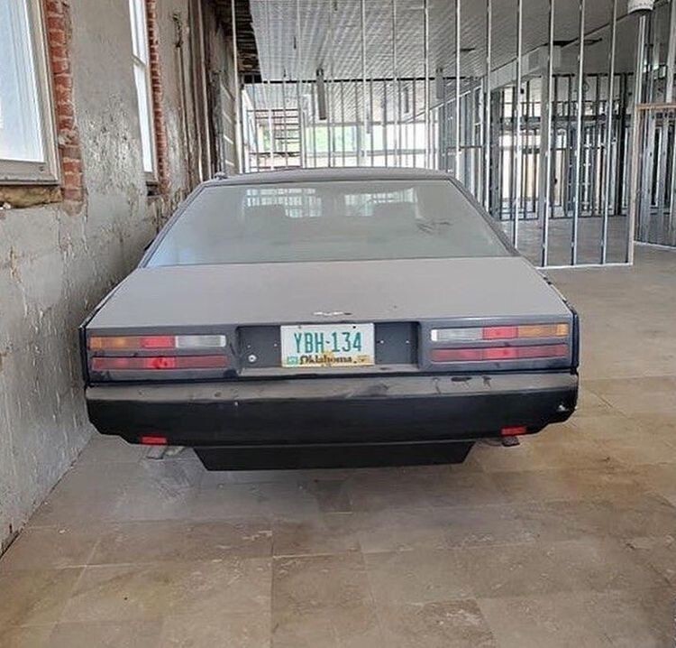 Очень редкий Aston Martin Lagonda, принадлежавший наркоторговцу, простоял больше 20 лет