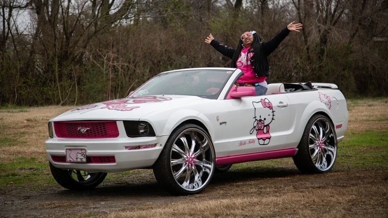 Ford Mustang в стиле Hello Kitty — автомобиль молодой мамы