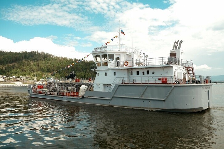 На Байкале начало работать новое многофункциональное экологическое судно