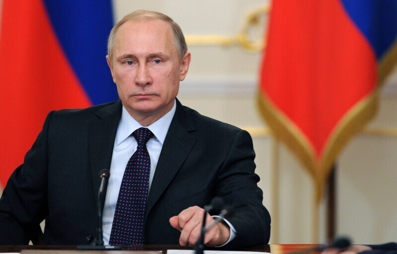 Национальная Конституция: Владимир Путин подписал указ о вступлении поправок в законную силу