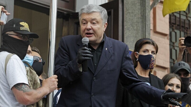 «Обосрался!» — Порошенко на допросе оскорблял прокурора