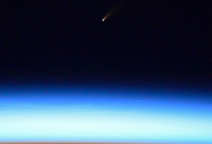 Петербургский космонавт Вагнер сфотографировал яркую комету с борта МКС