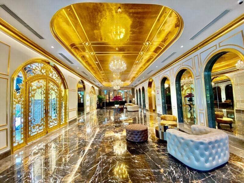Во Вьетнаме построили пятизвездочный отель, покрытый чистым золотом