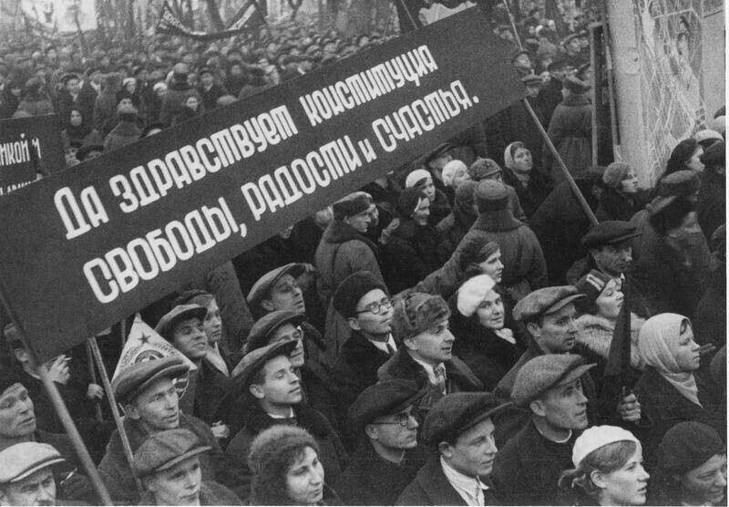 Демонстрация, посвященная принятию Сталинской конституции. Декабрь 1936 года