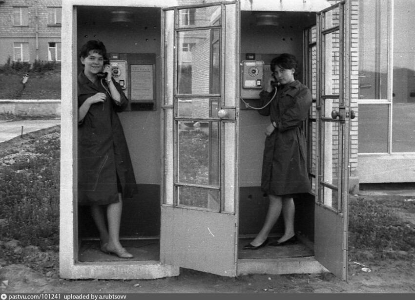 Жизнь телефонная: 25 исторических фото, от которых повеет ностальгией