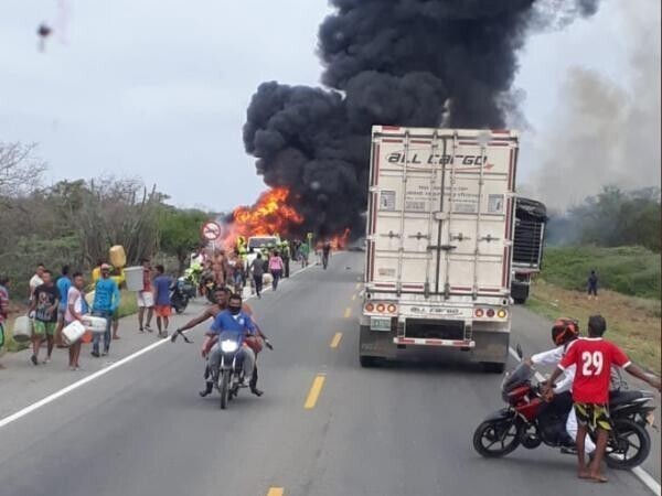 В Колумбии взорвался бензовоз, окруженный халявщиками с ведрами