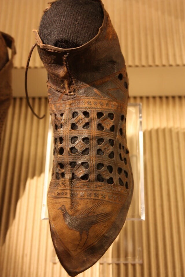 4. Голландская обувь, датируемая 1300 годом