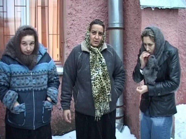 Адаптировать цыган к жизни в Петербурге решили городские чиновники