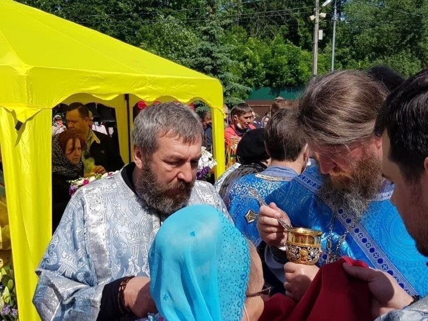 Замаливает грехи: бывший костромской губернатор стал священнослужителем