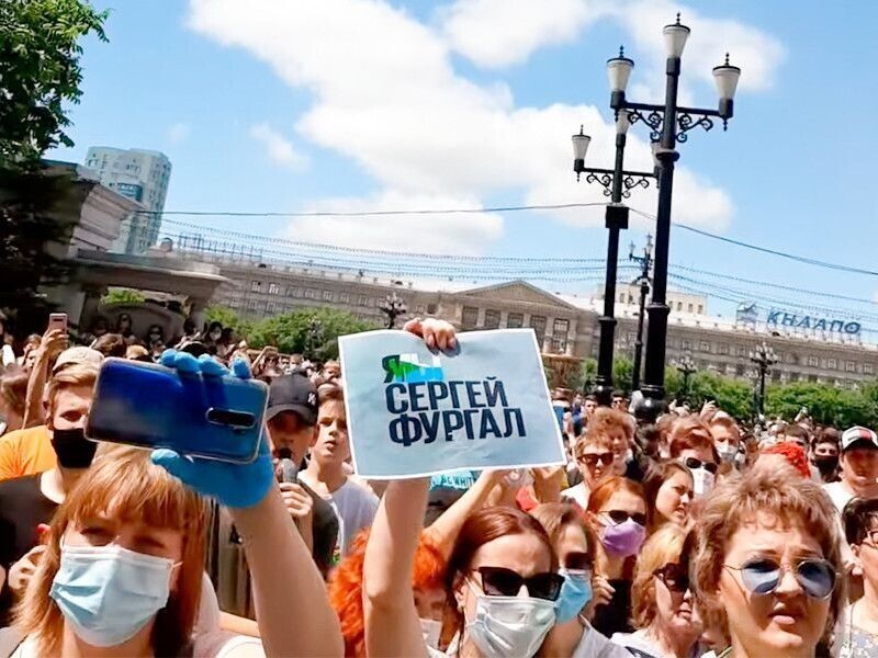 Блогер рассказал о провокаторах Навального на митинге в Хабаровске