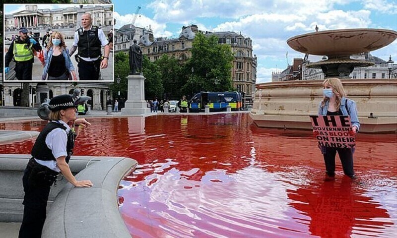 Фонтан на Трафальгарской площади окрасился кровью