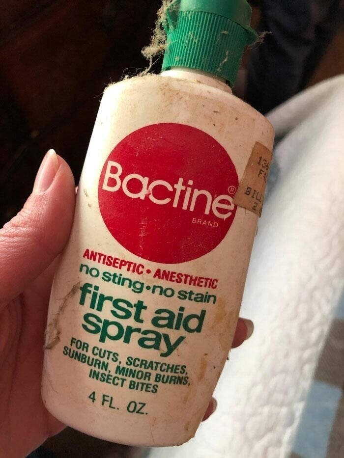 «Бутылка с Bactine вызвала самую большую реакцию у моей жены. У него очень специфический запах, и это вернуло ее в детство!»