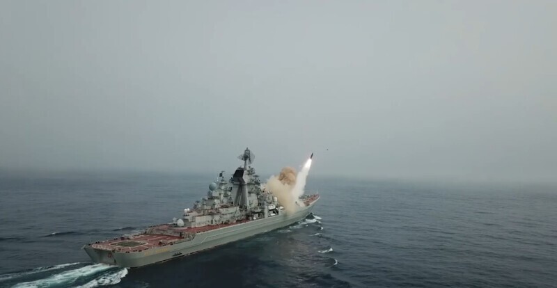 Сила русского оружия: Корабли СФ провели стрельбы крылатыми ракетами
