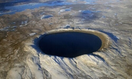 3. Кратерное озеро Пингуалуит (Pingualuit Crater Lake)