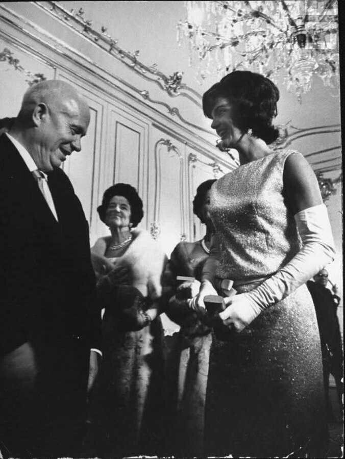 Никита Хрущев и Джеки Кеннеди - 1961 год.