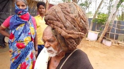 Индус не стриг волосы 95 лет и стал божеством
