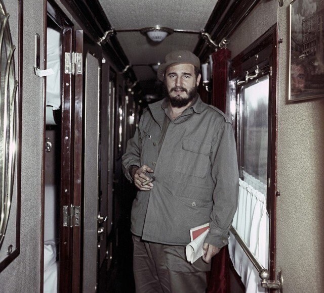 Проводник, чаю!»1963. Фидель Кастро в поезде по дороге из Иркутска в Братск