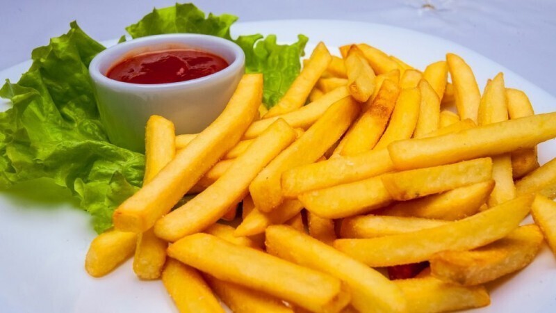 Жареная картошка-фри. Что означает "фри"? А "чипсы"?