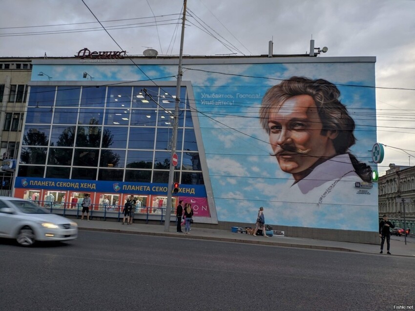 Наш саратовский художник Дмитрий Жумаев, выполнивший граффити с портретом Оле...