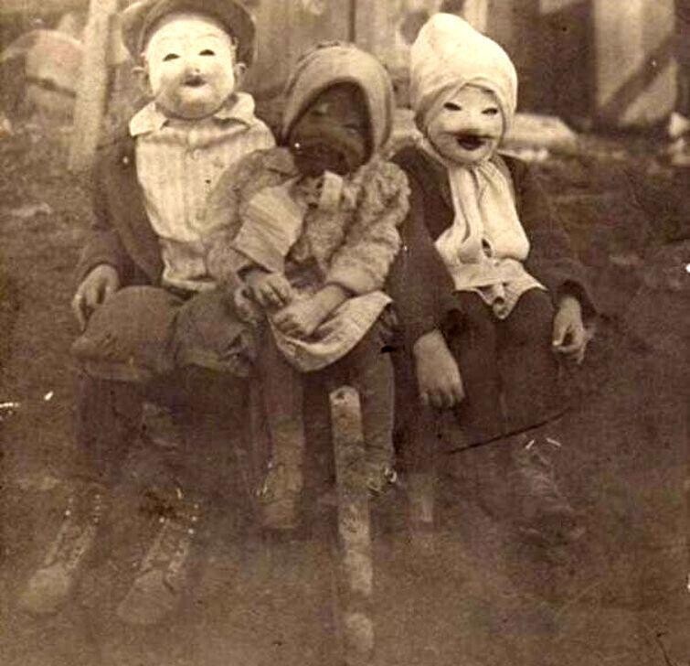 Дети в костюмах на Хеллоуин, 1900 г.