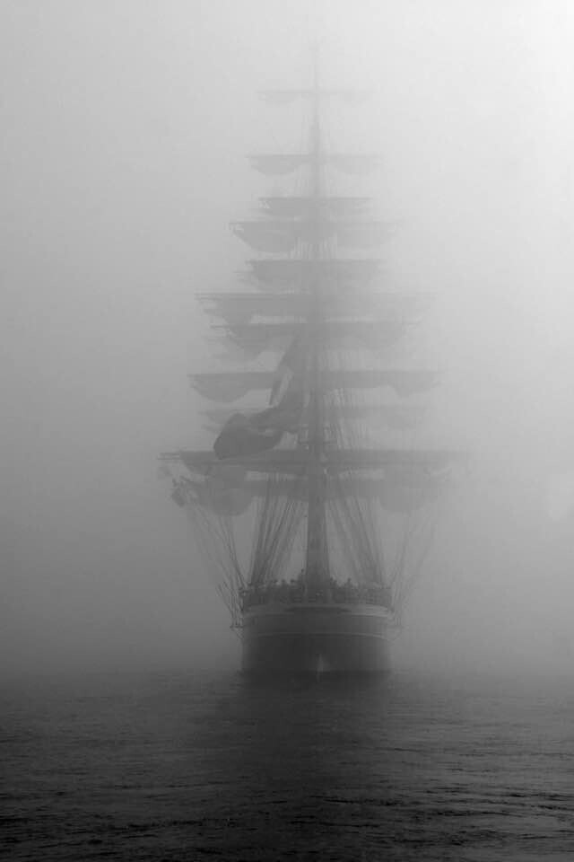 Корабль-призрак, ок. 1900  Фотограф неизвестен...